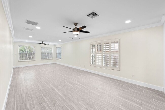 Building Photo - Naples Park - 3 Bedroom, 2 Bathroom - Annual Rental