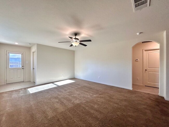 Building Photo - Comfortable 3 Bed / 2 Bath Home with Washer & Dryer and 2-Car Garage