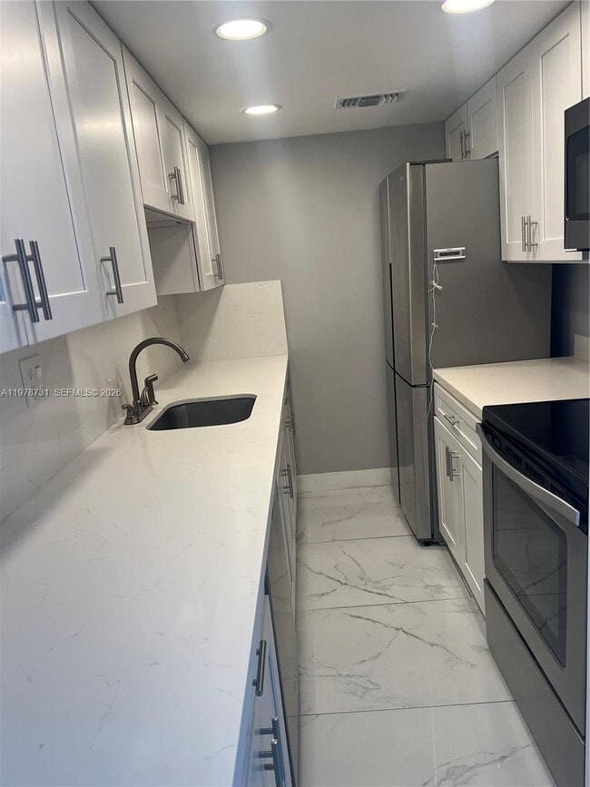 Building Photo - 3304 Virginia St