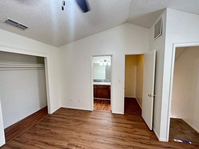 Building Photo - Spacious 2-Bed, 2-Bath Apartment – Freshly...