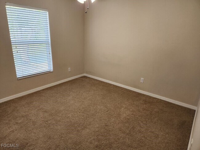 Building Photo - 2023 NW 3rd Terrace