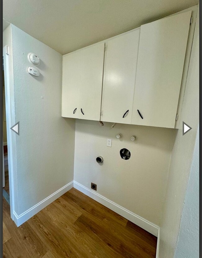 Building Photo - 2 Bed 1 Bath Duplex with Garage,