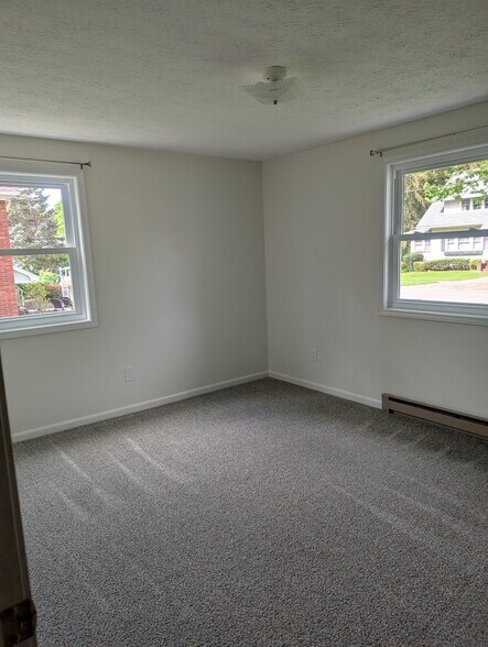 Front bedroom - 38 Ballard Ave