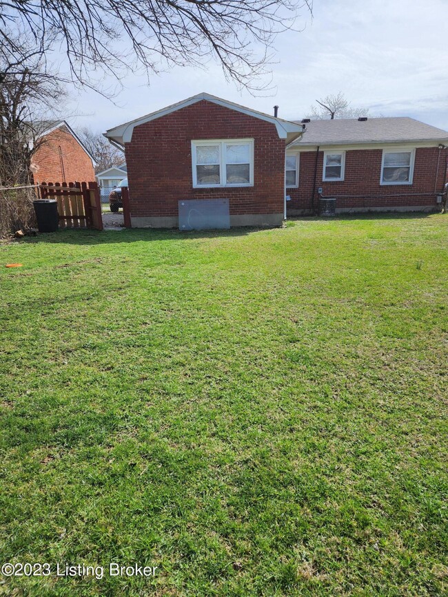 Building Photo - 5207 Garden Green Way
