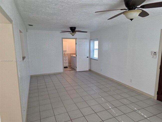 Building Photo - 4321 Kirby Loop Rd