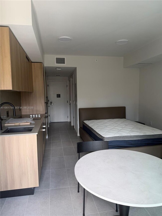 Building Photo - 121 NE 5th St