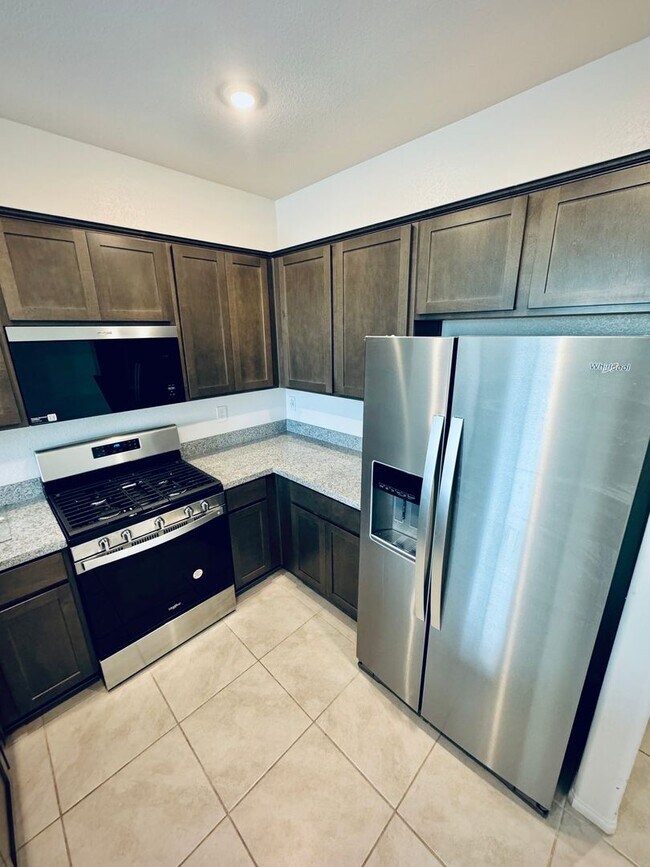 Building Photo - AMAZING, CORNER LOT, UPGRADED TOWNHOME IN "HENDERSON!!"  NEXT DOOR TO COMMUNITY DOG PARK!!