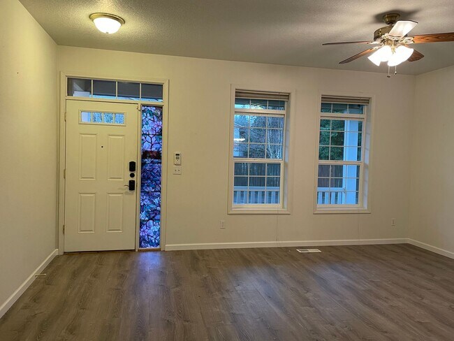 Building Photo - ***HALF MONTH RENT FREE***FANTASTIC 4 Bed 2.5 Bath Home in Salmon Creek! HUGE side yard and back ...