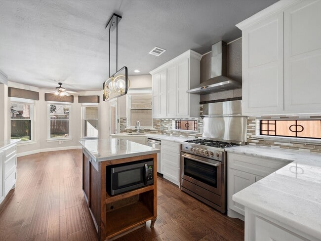 Building Photo - 3410 Marywood Dr