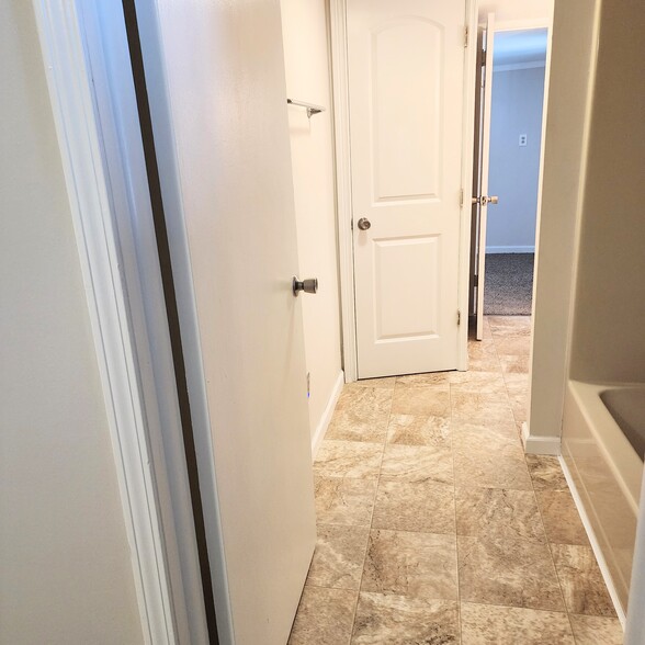 Full bathroom with linen closet - 880 N Base Rd