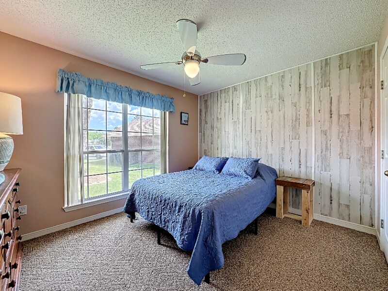 Building Photo - 2043 Eclipse Dr