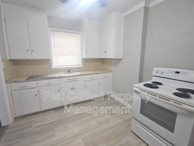 Building Photo - 217 Willow St