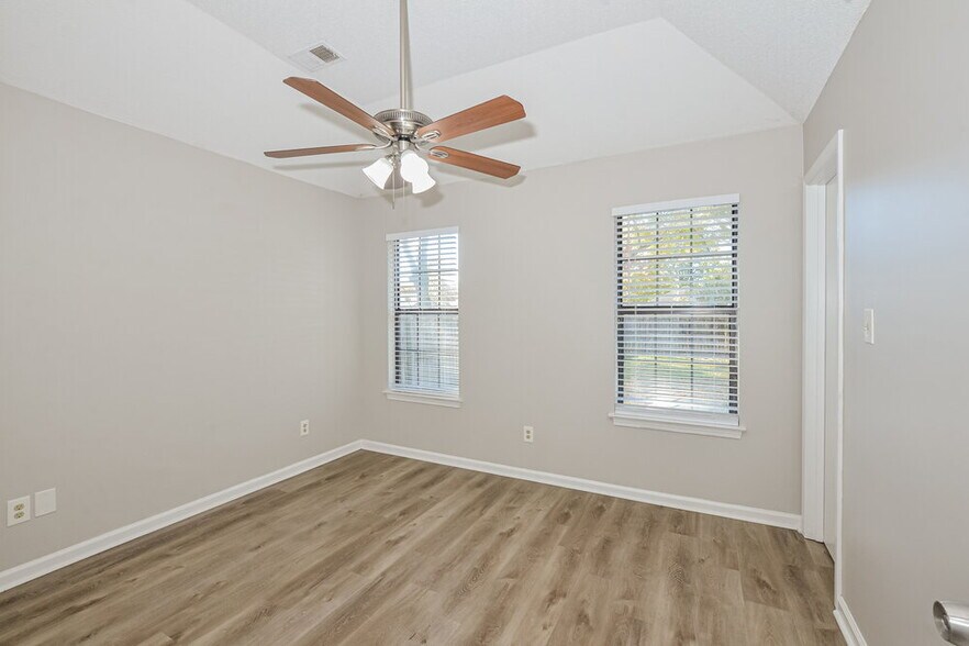 Building Photo - 6659 Ashland Dr