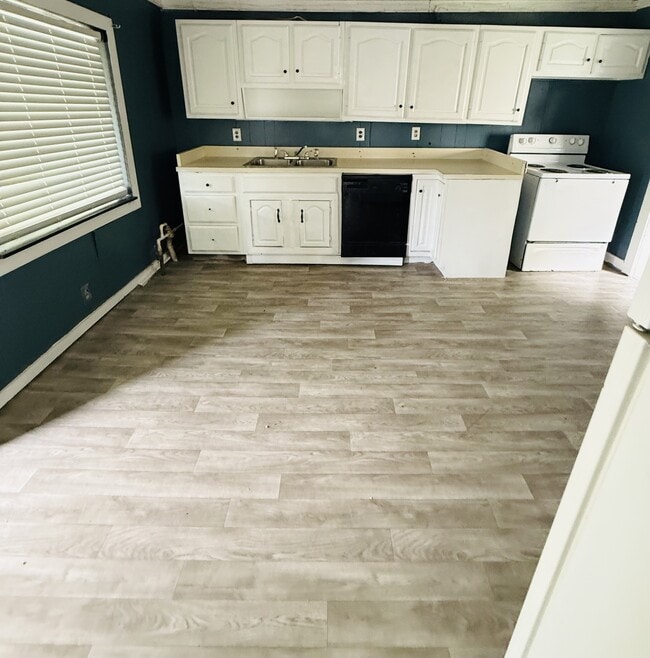 Building Photo - 424 S Miami Ave