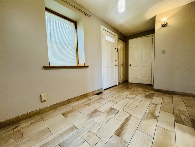 Building Photo - 30 Margin St