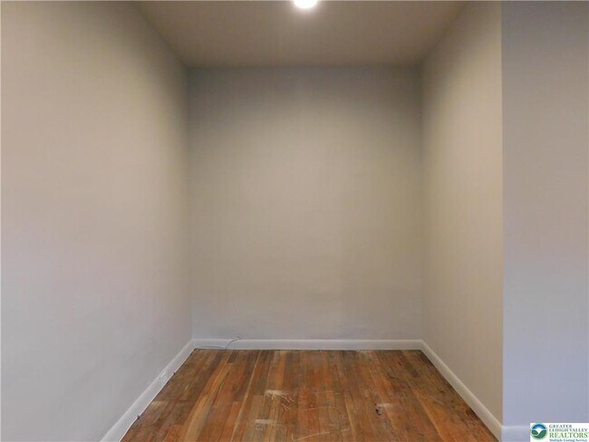 Building Photo - 536 Hayes St