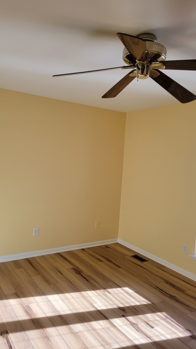 Building Photo - 3226 Brookline Rd