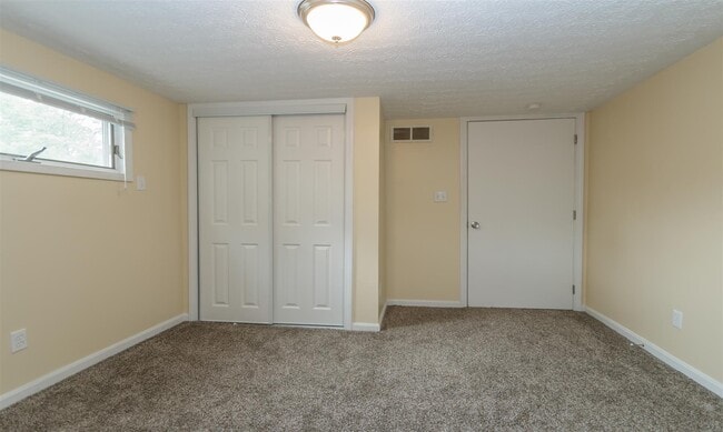 Building Photo - 615 Parkside Drive