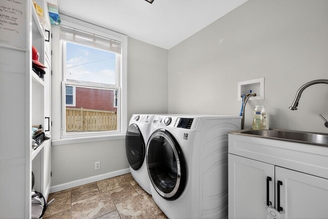 Building Photo - 4 Bedroom, 2 Bath Conshohocken Gem!