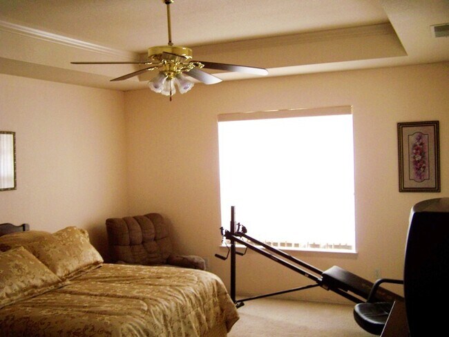 Building Photo - Beautiful 4 Bdrm/2.25 Bath Home With Split Bdrms.