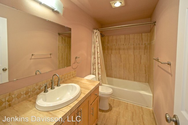 Building Photo - 2 br, 2.5 bath House - 3956 Carman Drive