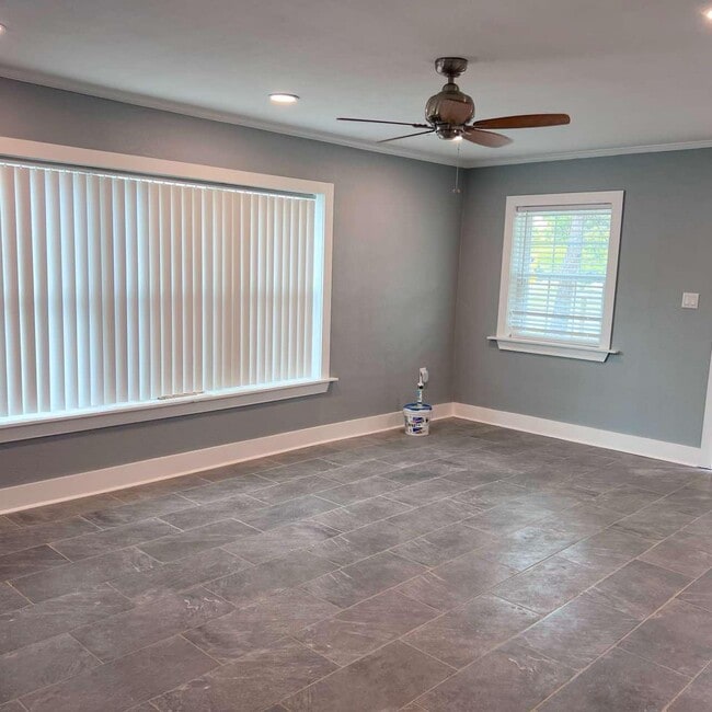 Building Photo - 121 Harbeson Ave SE