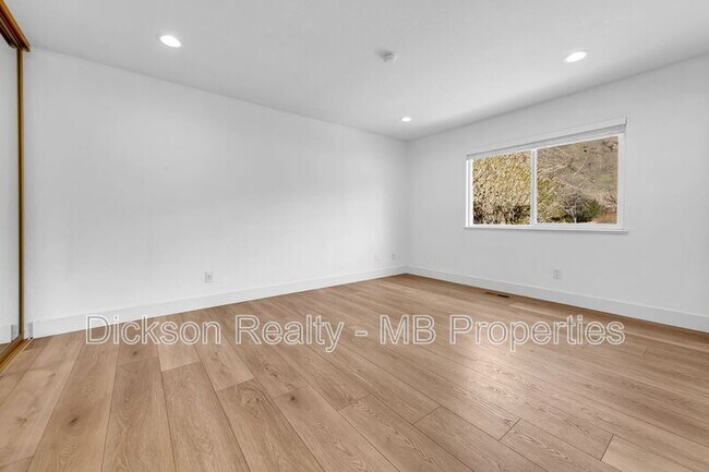 Building Photo - 7245 Pembroke Dr