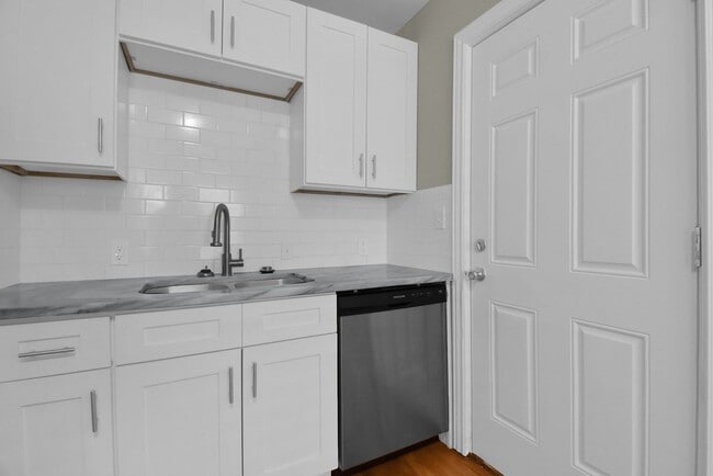 Building Photo - 3 Bedroom Home For Rent