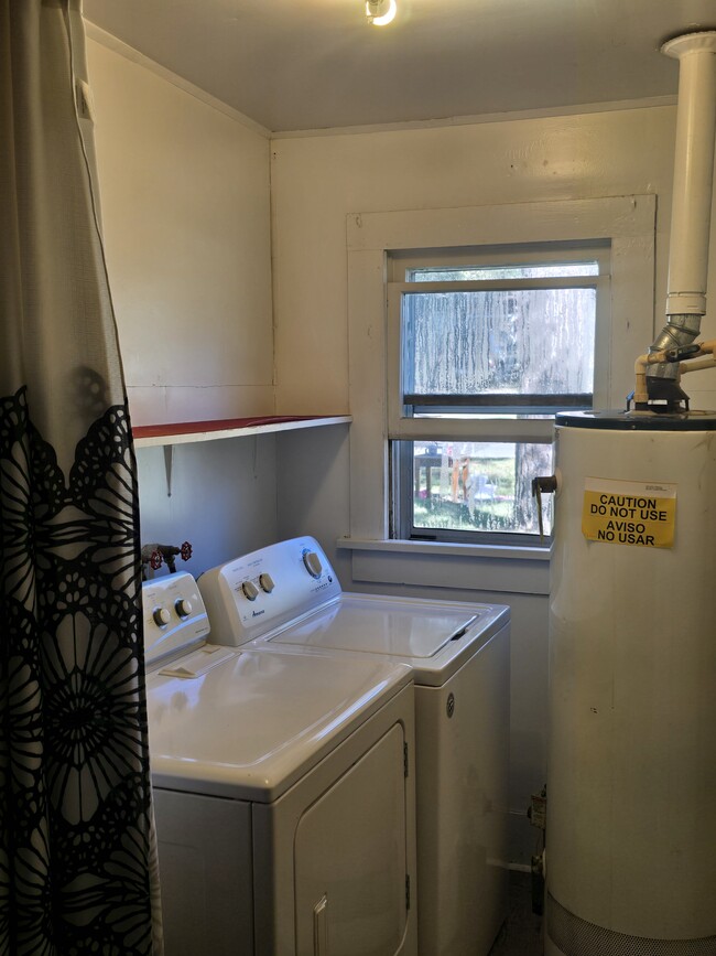 Building Photo - 505 Ave 2 NE