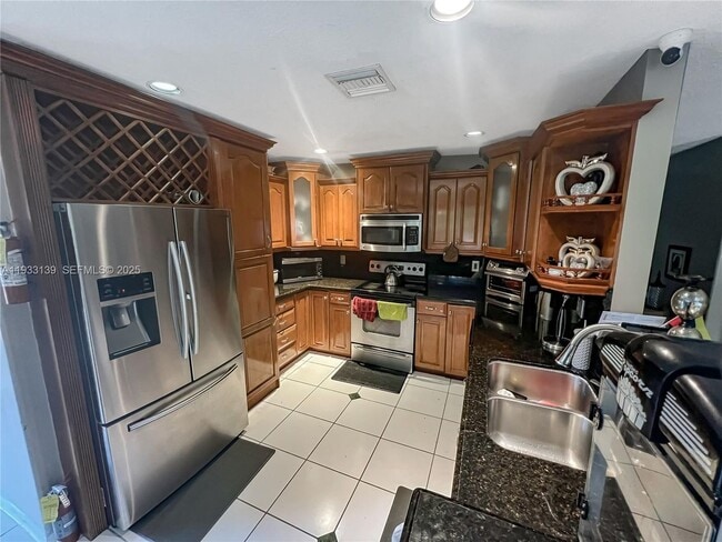 Building Photo - 10110 SW 166th Ct