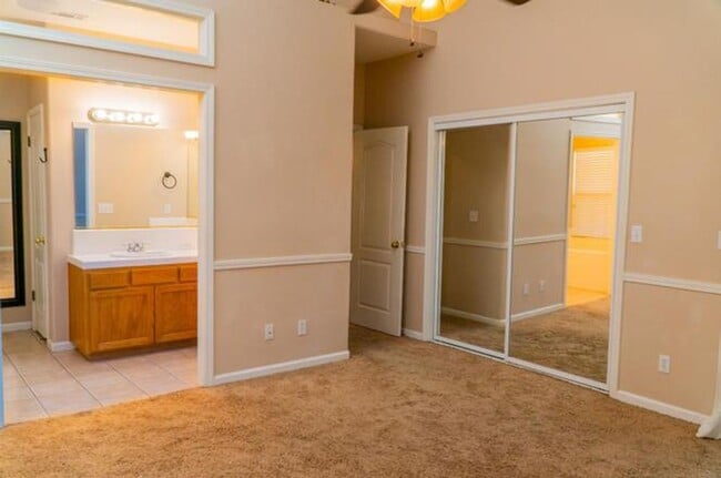 Building Photo - Bright & Spacious 4?BR Fresno Home with High Ceilings & Solar!