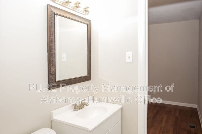 Building Photo - 4209 Tee Jay Dr NW