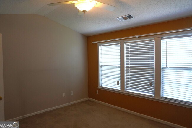 Building Photo - 71 Highoak Dr