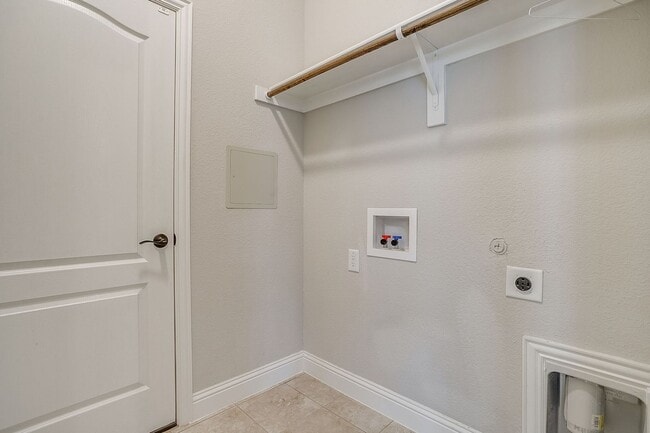 Building Photo - Amazing 3 Bed, 2 Bath Rental Available in the Highly Desirable Live Oak Creek- WSISD- 76108