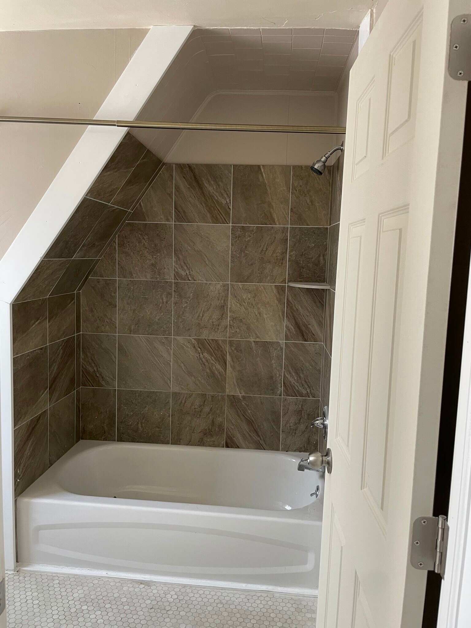 Building Photo - 592 E Montcalm St