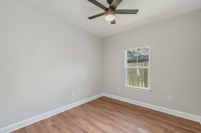 Building Photo - 4 Bedroom In Niceville!
