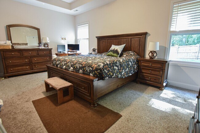 Building Photo - Pet Friendly Four Bedroom!