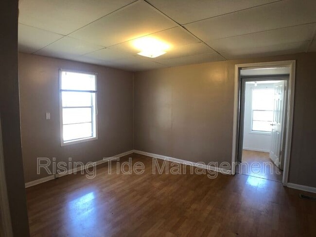 Building Photo - 1208 Waverly St