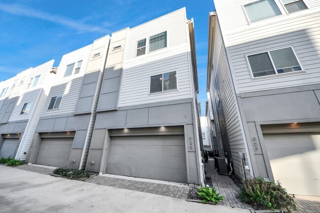 Building Photo - 325 Eado Park Cir