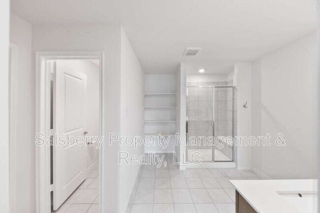 Building Photo - 503 Willow View Way