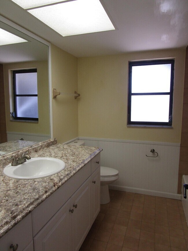 Building Photo - 1814 SE 4th St