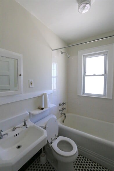 Building Photo - 45 Kidder Ave