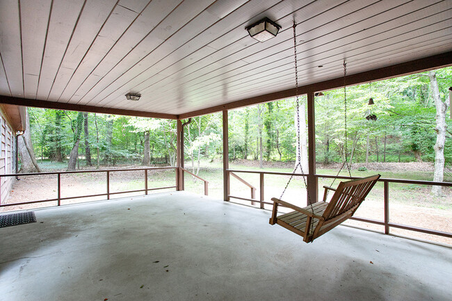 Screened Porch - 2152 Lakeshore Ct