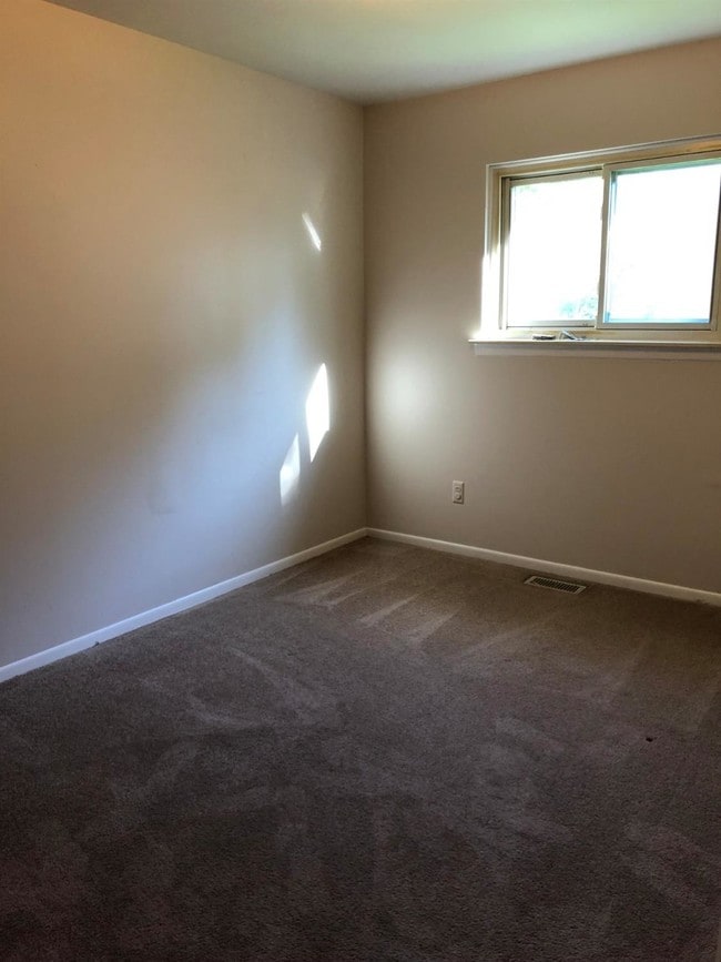 Building Photo - 480 Eastman St