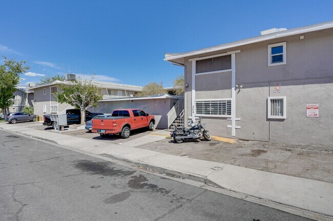 Building Photo - Bright & Spacious 2-Bedroom Condo in Las V...