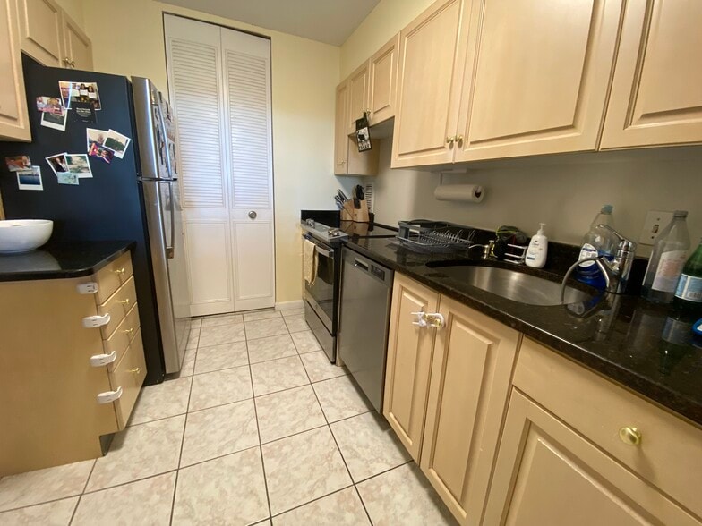 Building Photo - 60 Longwood Ave