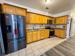 Building Photo - 142 Ege Ave