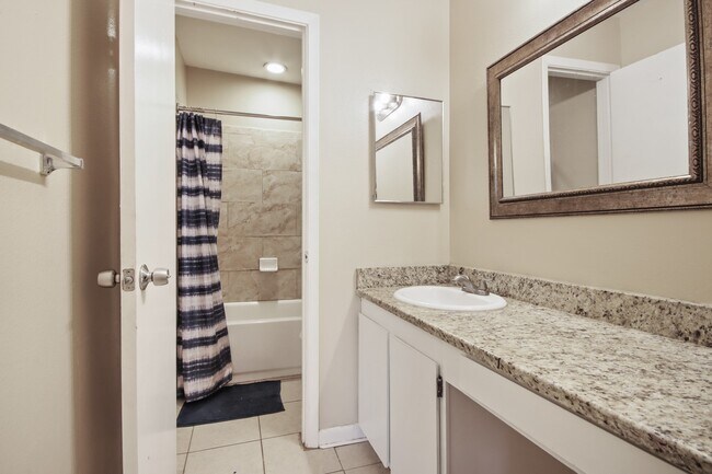 Building Photo - 1307 Ken St