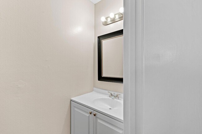 Building Photo - 8412 Garcreek Cir