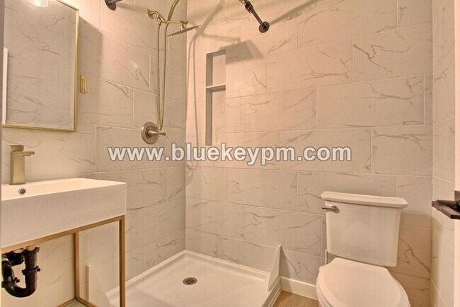 Building Photo - 3 Bed, 3.5 Baths Townhome With Garage Level Suite and Office Space